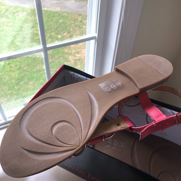 Sandals - Picture 2 of 7